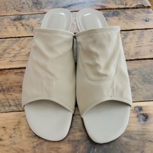 Donald J Plinner Slide On Heel Beige/Nude Shoes ♡